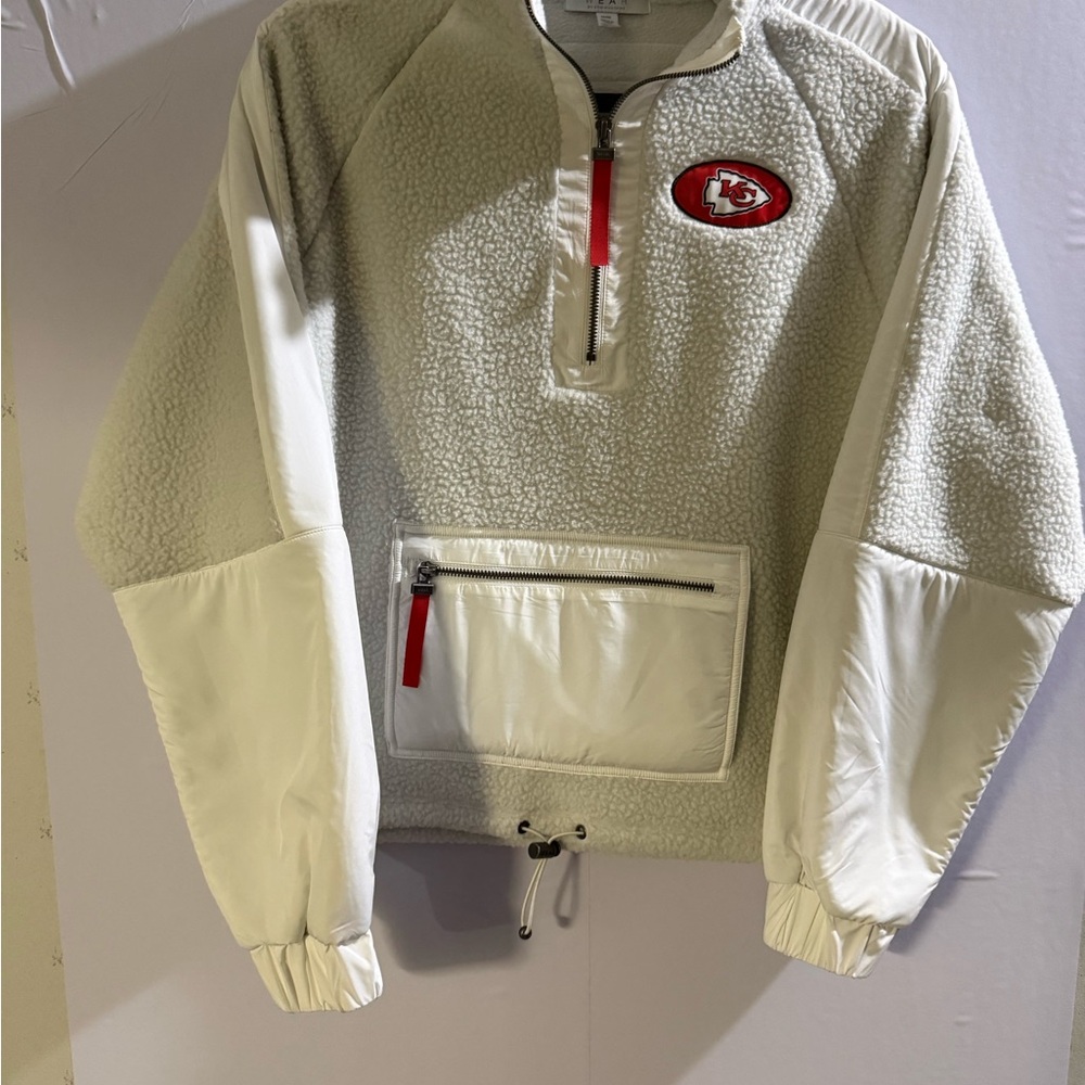 Wear by Erin Andrews Cream Pullover KC chiefs football